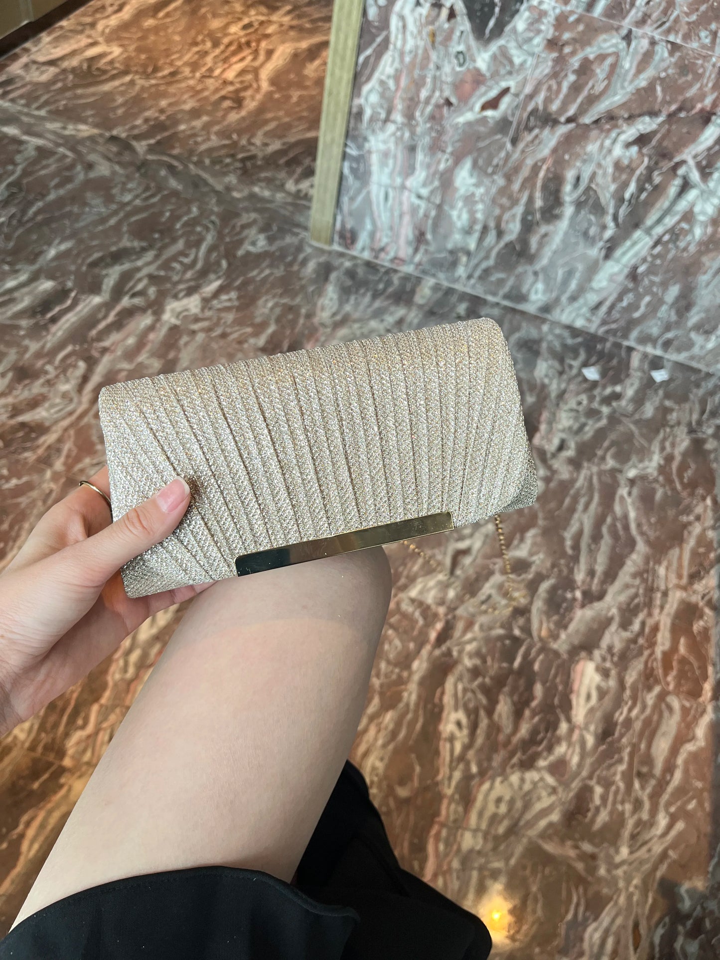 Decorative sequin pleated dinner bag Pop metal chain shoulder bag Wedding party storage bag Premium banquet evening dress bag