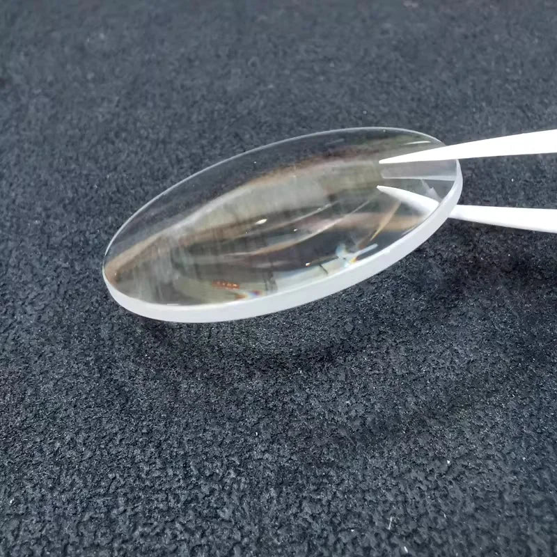 Szkło zegarkowe szafirowe, kopułkowe, o grubości krawędzi 1,5 mm, okrągłe, kryształowe, o średnicy 30-39,5 mm, z soczewką powiększającą do zegarków YZC104