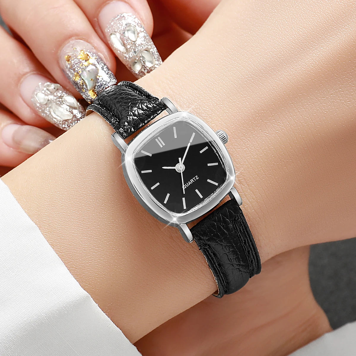 Fashion Minimalism Women Watches Small Square Dial Leather Strap Quartz Watch for Girls Clock（Without Box）