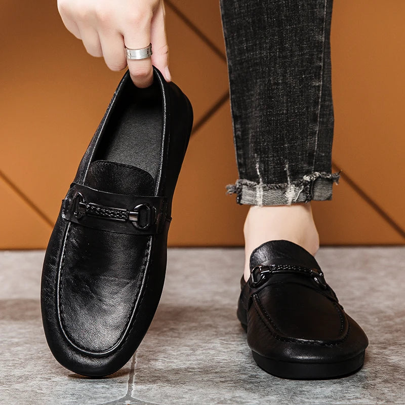 Breathable men's casual shoes in spring and summer leisure trend retro horse-bit buckle bean shoes fashion set foot pedal.