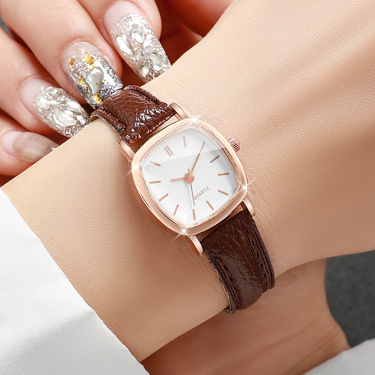 Fashion Minimalism Women Watches Small Square Dial Leather Strap Quartz Watch for Girls Clock（Without Box）