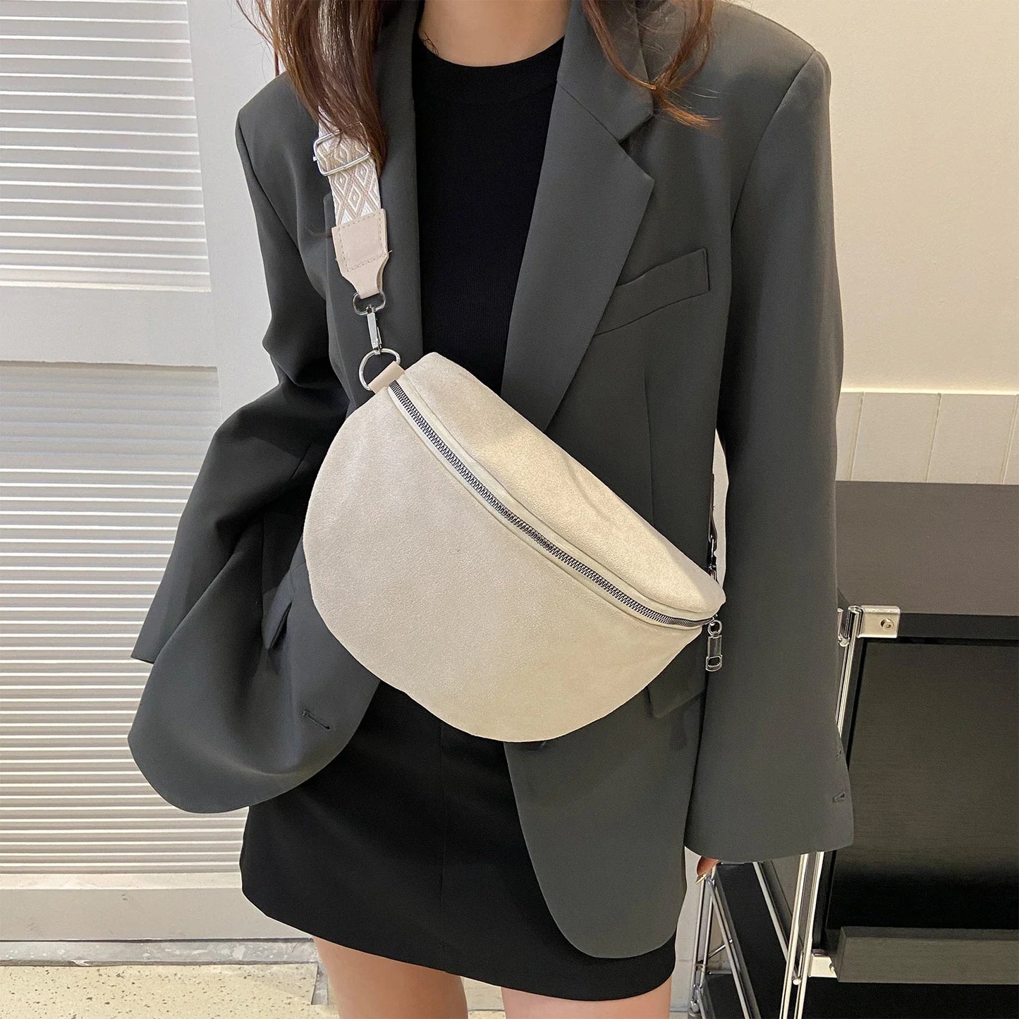 2024 Luxury Designer Women's Chest Bag PU Leather Wide Strap Shoulder Crossbody Bag Female Fashion Fanny Pack Banana Waist Bag