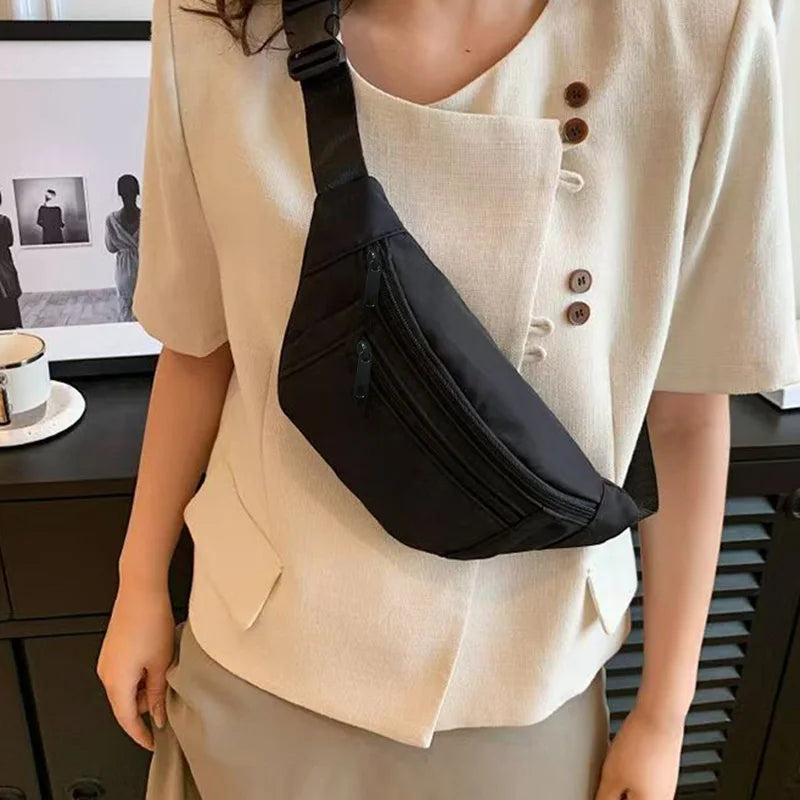 Neutral color bag with plain solid color and no design. Double-layer canvas. Suitable for business trips and travel.
