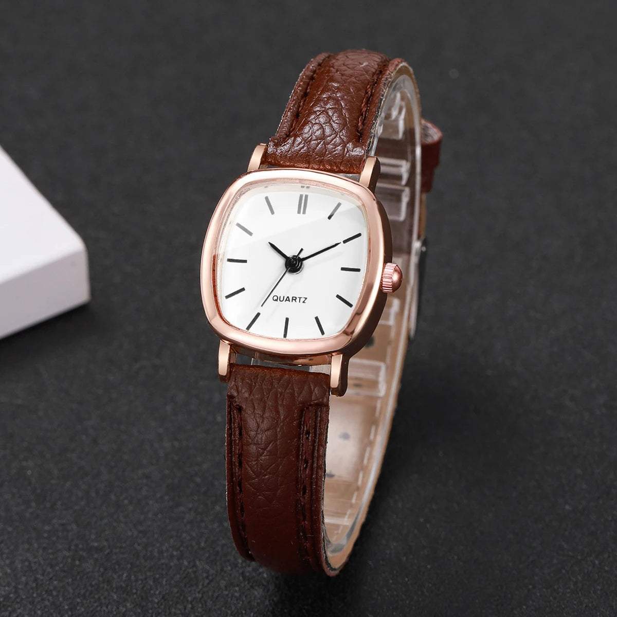 Fashion Minimalism Women Watches Small Square Dial Leather Strap Quartz Watch for Girls Clock（Without Box）