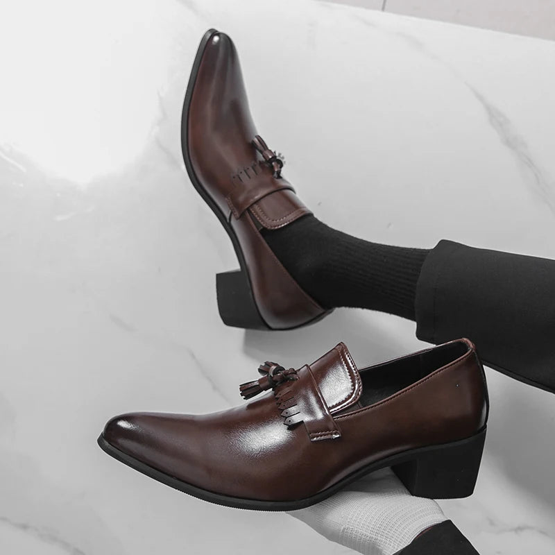 Pointed Fringed Leather Shoes for Men Casual British Style High Heels One-Piece Versatile for All Occasions Trendy for Business