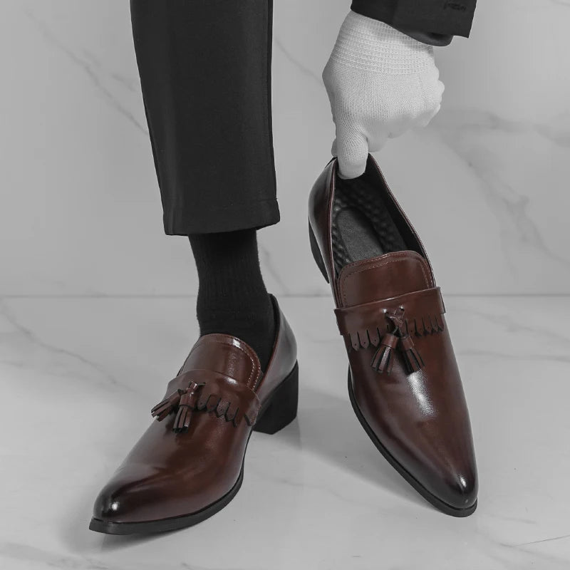 Pointed Fringed Leather Shoes for Men Casual British Style High Heels One-Piece Versatile for All Occasions Trendy for Business