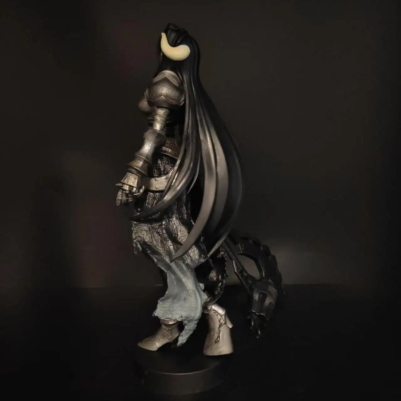 Overlord Armor Ver Figure 24cm Long Hair Demon Horns Battle Axe Statue Anime Model Heavy Metal Texture Armor Knight Figure
