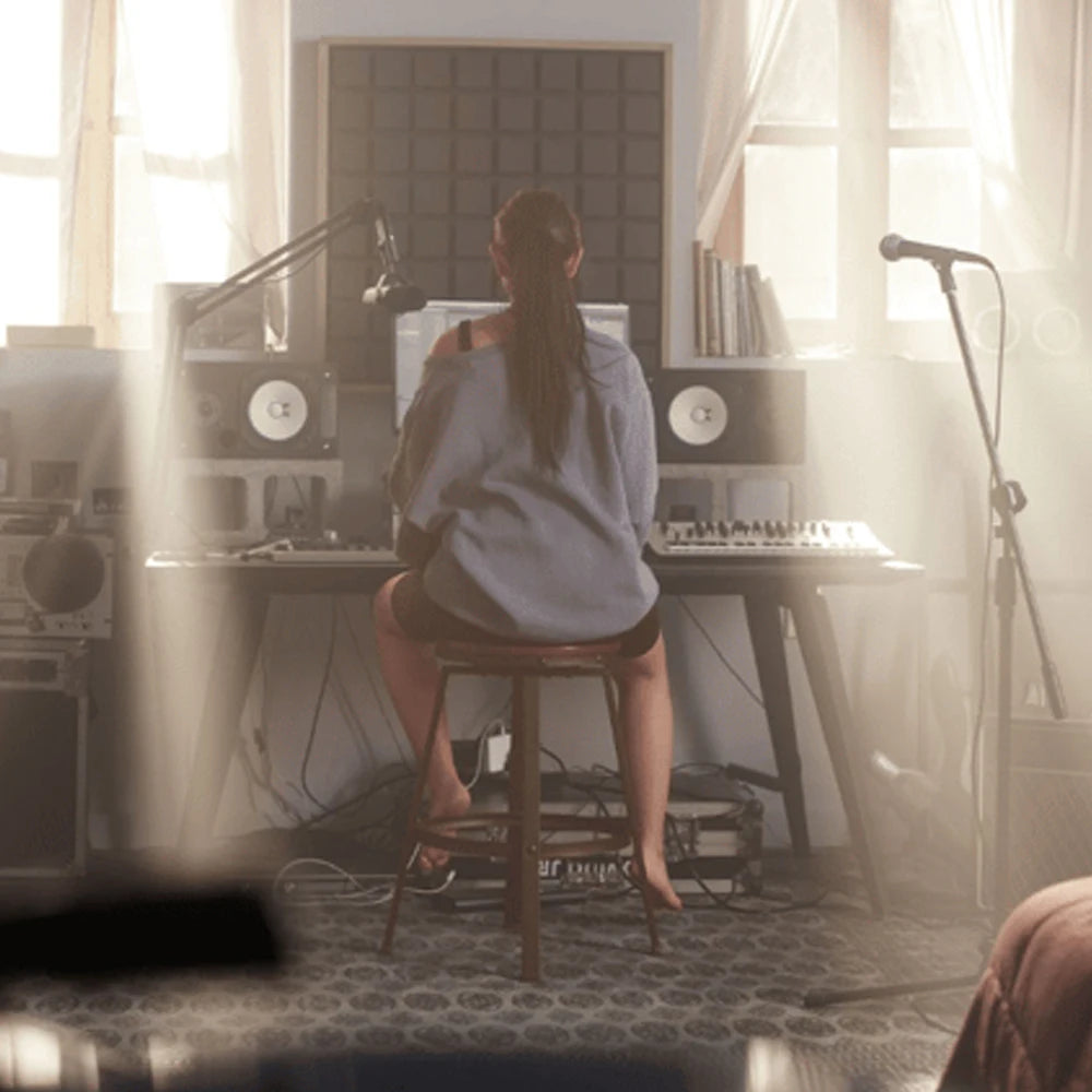Dynamic Handheld Microphone Capture Crystal-Clear Vocals