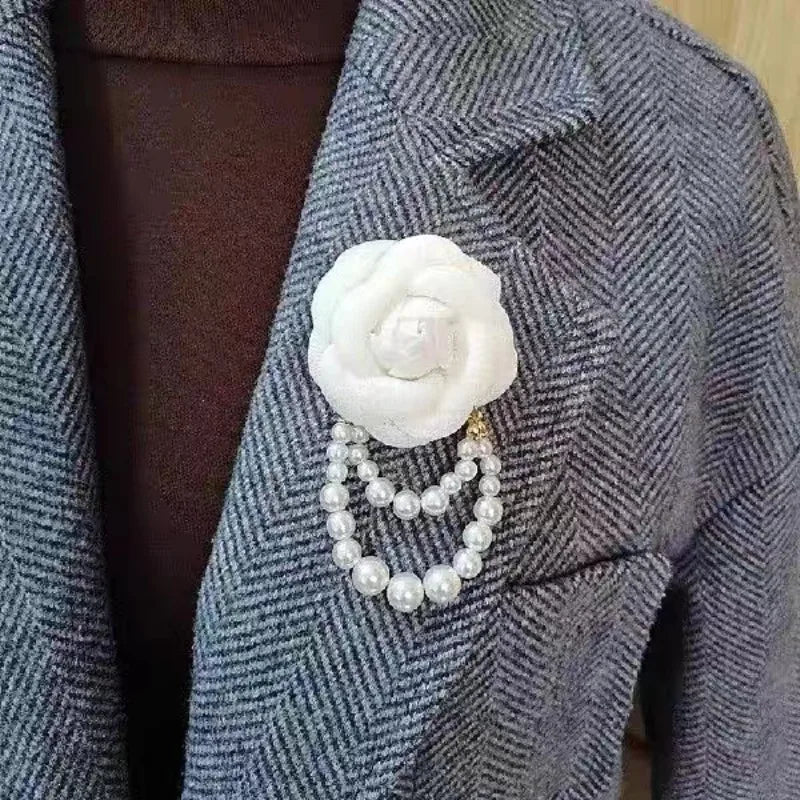 Multicolor Camellia Brooch Women Retro White Black Red Pink Wool Scarf Buckle Girls Pearl Brooches Elegant Jewelry Accessories