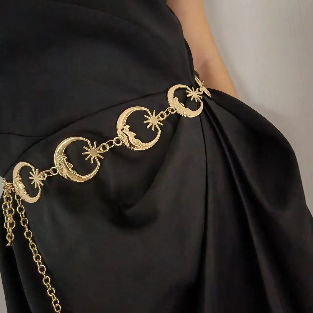 Fashion Golden Tassel Waist Chain Belt Female Bohemian Metal Punk Goth Moon Designer Belts for Women High Quality Dress Chains
