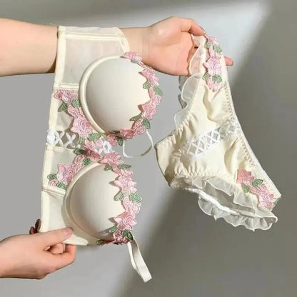 Women's Sweet Vintage Floral Embroidered Wireless Bra Set, Push Up Lace Bralette for Small Bust Daily Wear