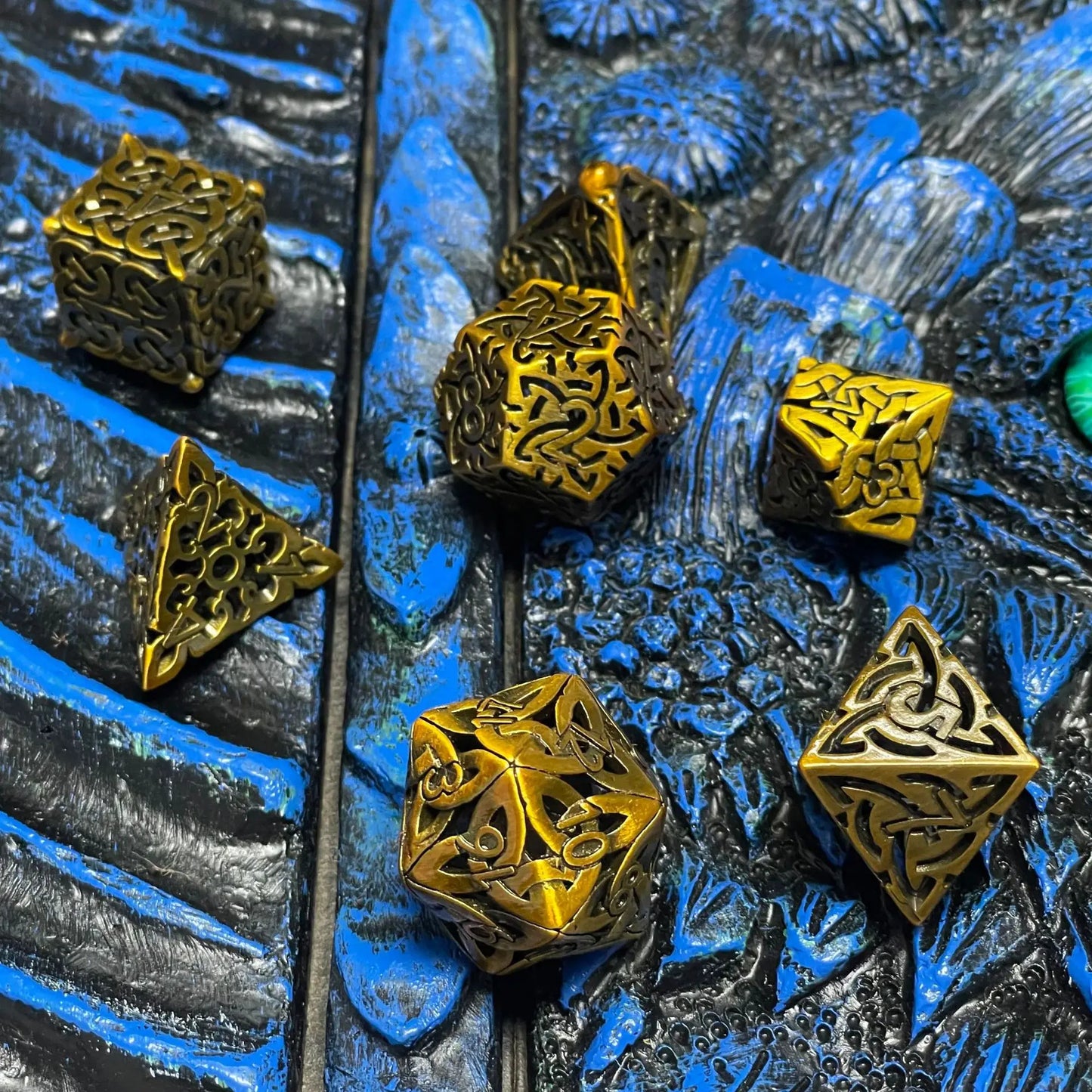7 Pcs Cosplay D4-D20 DND Brass Gold Polyhedral Sharp Edge Casino Dice Rpg Table Board Game Tray Gem Stone Dragon Metal Steel Set