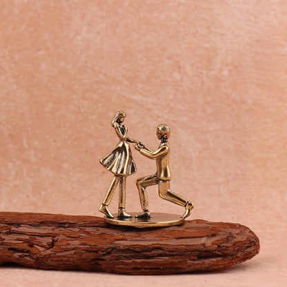 Mini Brass Couple Proposal Decorations Gifts for Lovers Decoration Miniature Bedroom Desk Decoration Valentine's Day Gift