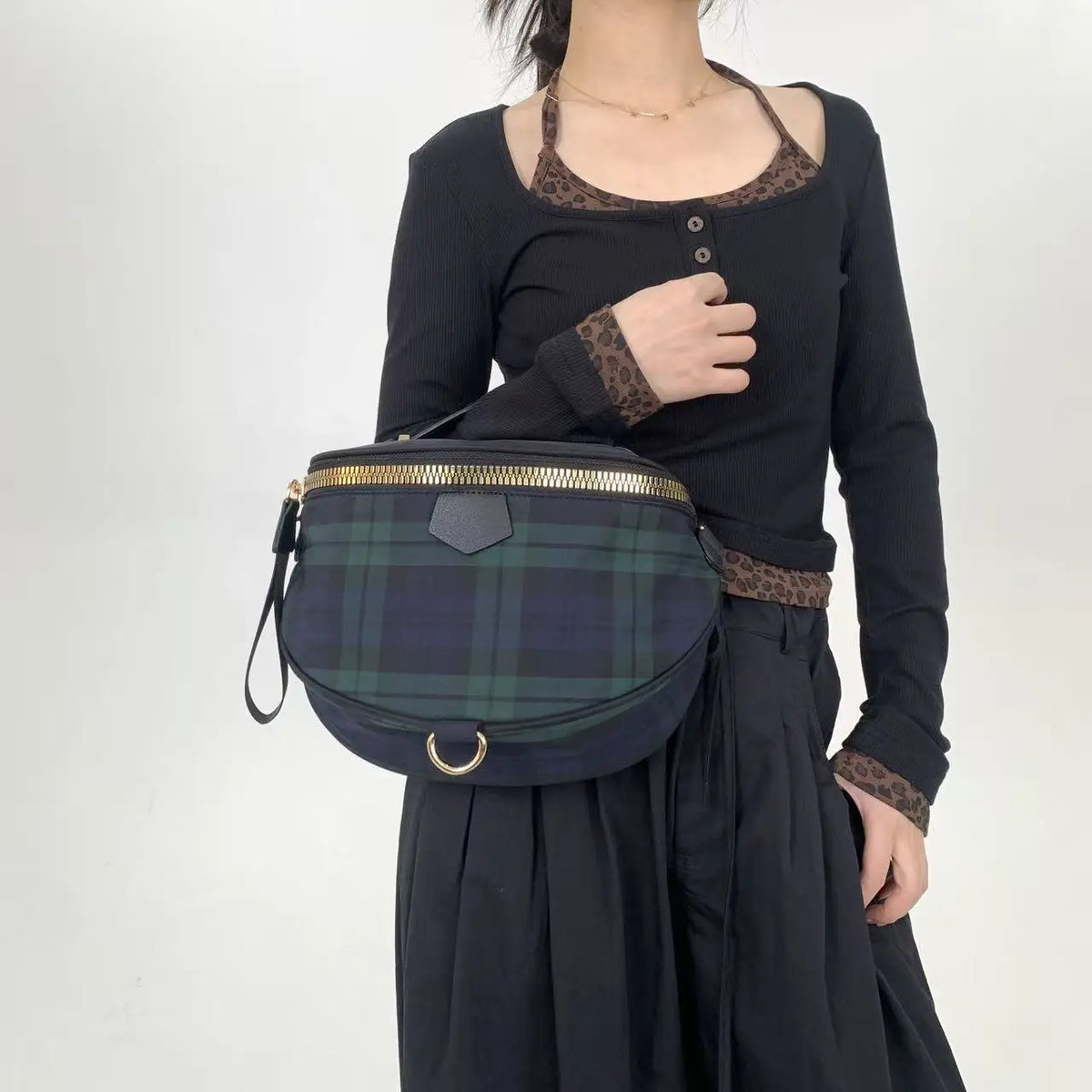 Ladies' fashionable minimalist versatile crossbody bag with broadband grid pattern and lightweight casual handbag