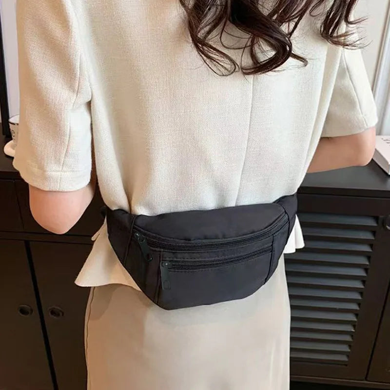 Neutral color bag with plain solid color and no design. Double-layer canvas. Suitable for business trips and travel.