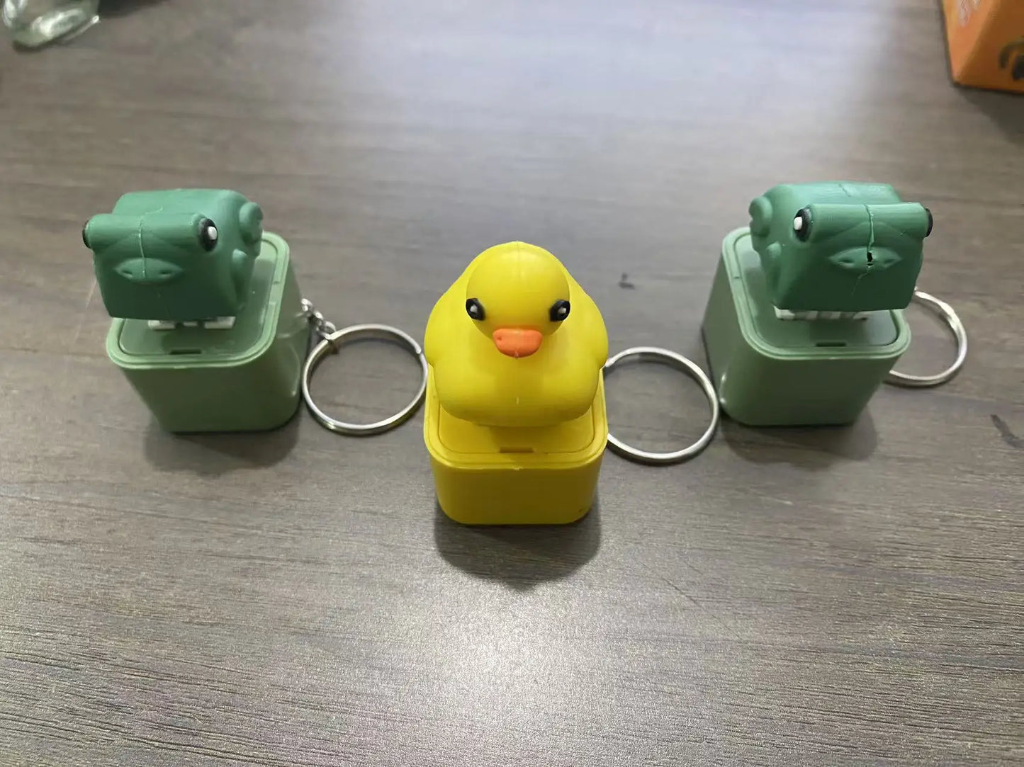 Lizard Frog Duck Button Keychain Decompression Toys Funny Lizard Sounds And Flash Effects Rechargeable Portable Stress  Toy