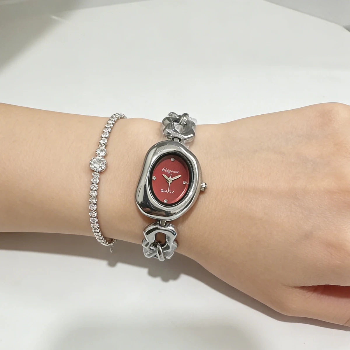 Casual and Fashionable Women's Student Watch, Half-Moon-Shaped Quartz Watch, Simple Chain Bracelet-Style Wristwatch, Versatile for Everyday Use