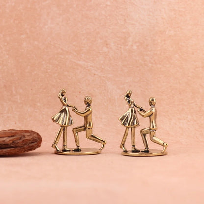 Mini Brass Couple Proposal Decorations Gifts for Lovers Decoration Miniature Bedroom Desk Decoration Valentine's Day Gift