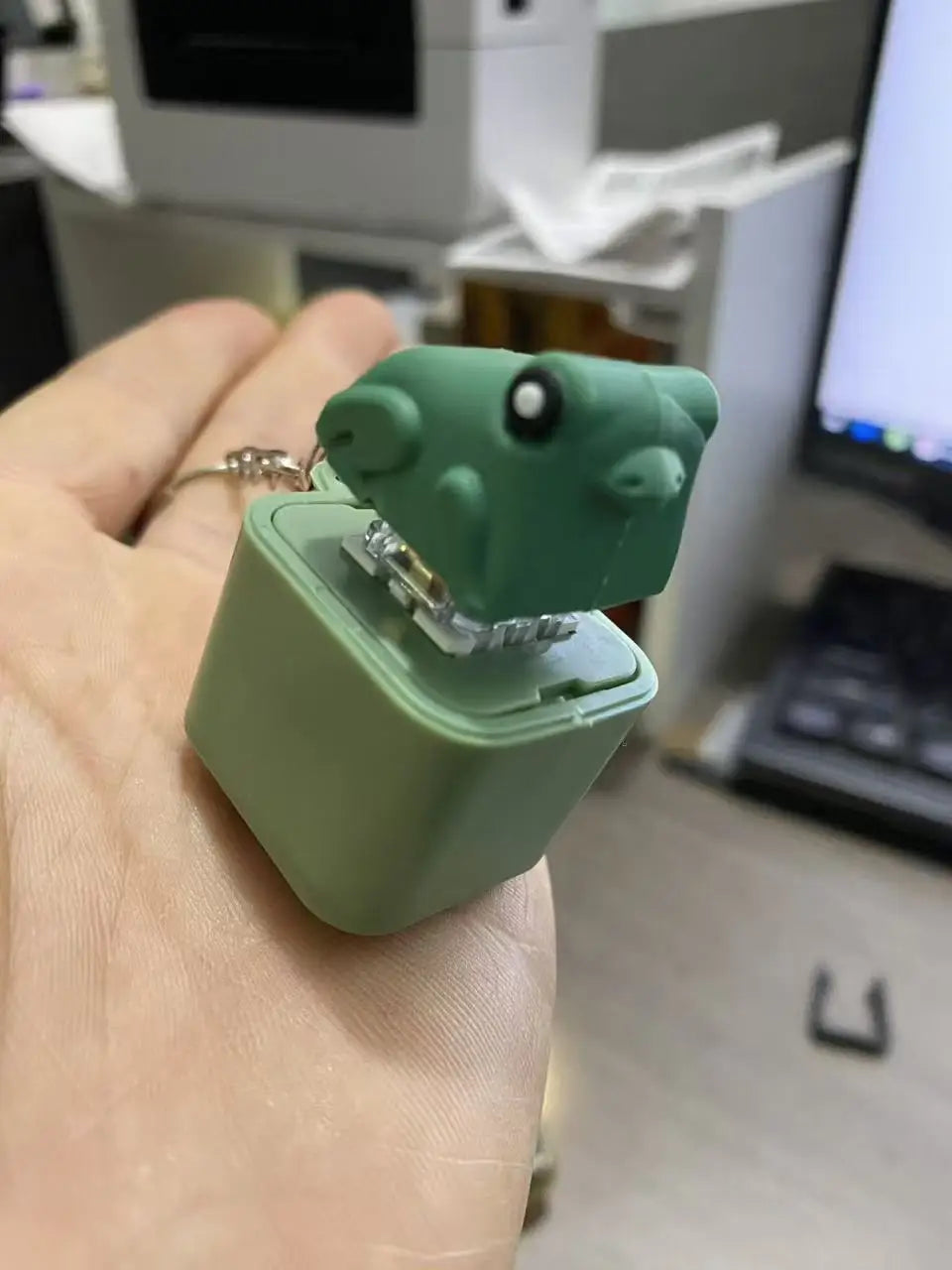Lizard Frog Duck Button Keychain Decompression Toys Funny Lizard Sounds And Flash Effects Rechargeable Portable Stress  Toy