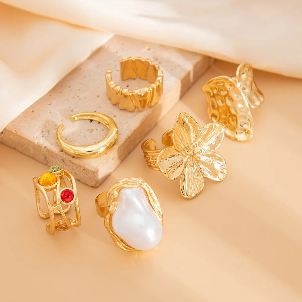Fashion Gold Color Flower Crystal Imitation Pearl Open Ring for Women Engagement Party Gift Temperament Jewelry 2024 ﻿