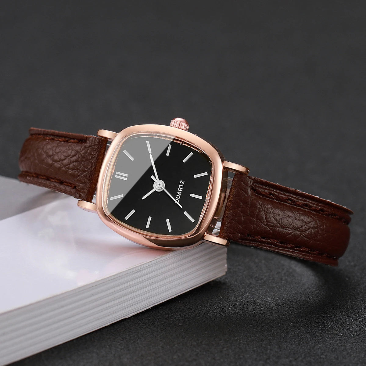 Fashion Minimalism Women Watches Small Square Dial Leather Strap Quartz Watch for Girls Clock（Without Box）