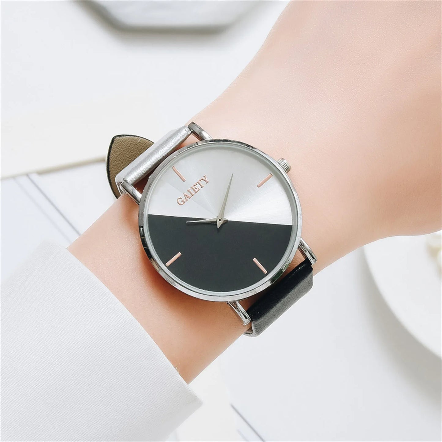 Women'S Watch Set Luxury Fashion Light Luxury Geometric Stitching Quartz Style Pu Leather Strap Round Dial Women'S Gift
