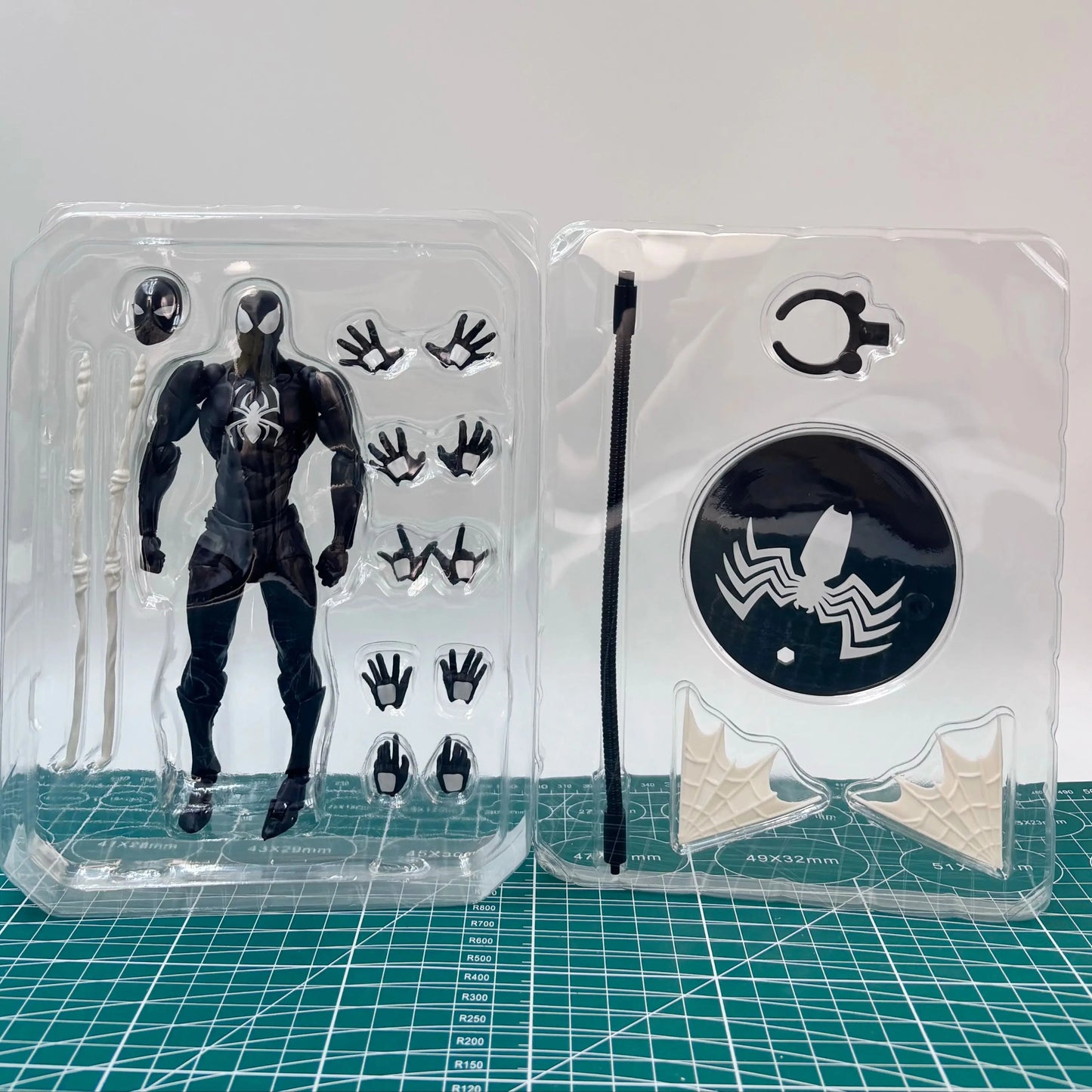 Black and Red Spider-Man Ultimate Spider-Man Fully Articulated Action Figure with Multiple Accessories Model Desktop Ornament