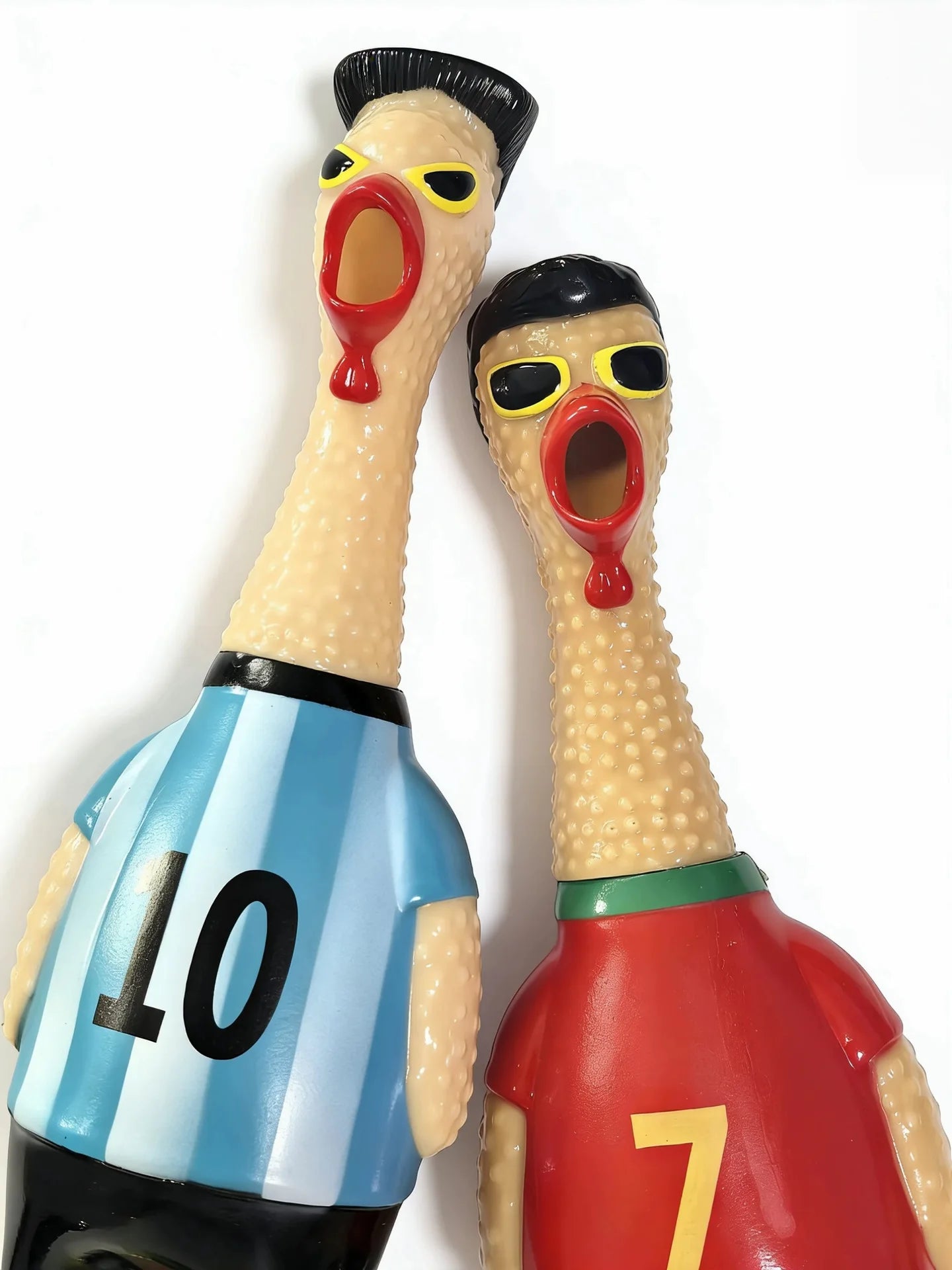 Football star jerseys screaming chicken toys, funny squeezers, decompression toys for World Cup parties.