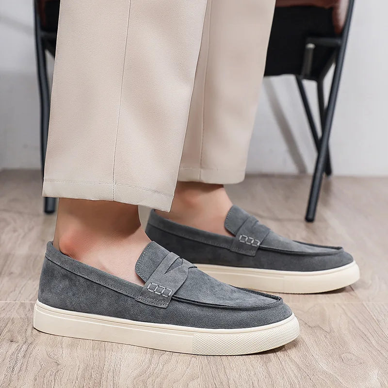 New Fashion Men's Board Shoes Comfortable  Breathable  loafers Versatile Thick soled male Casual Single Shoes