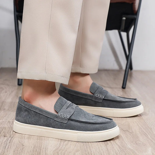 New Fashion Men's Board Shoes Comfortable  Breathable  loafers Versatile Thick soled male Casual Single Shoes