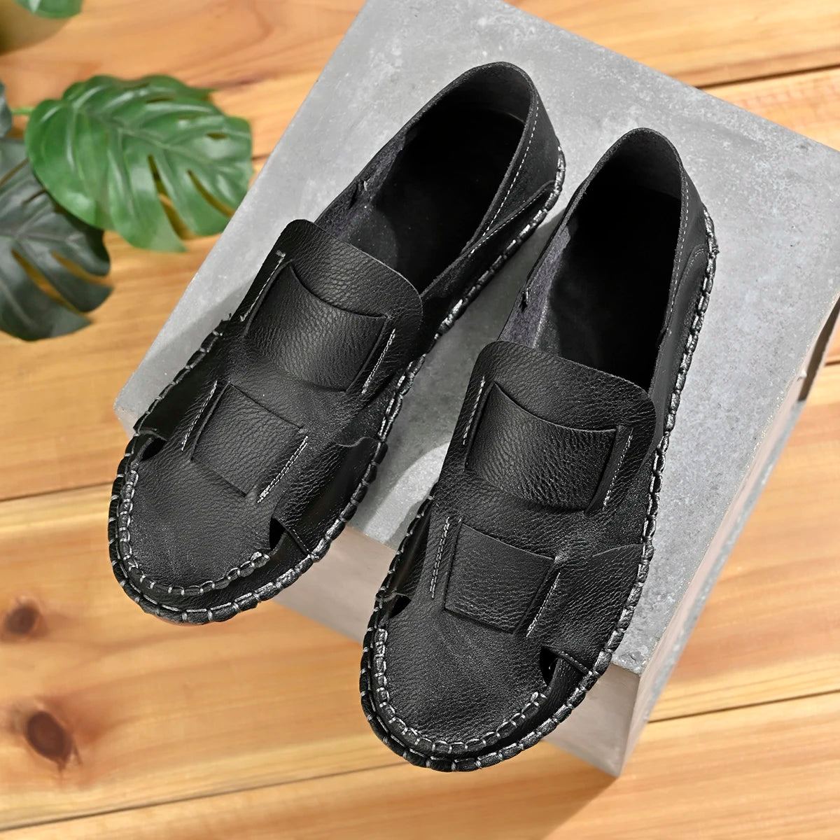 Men's Casual Slide Sandals with Breathable Design and Soft Sole for Everyday Wear, Perfect for Beach, Poolside, or Summer Outing