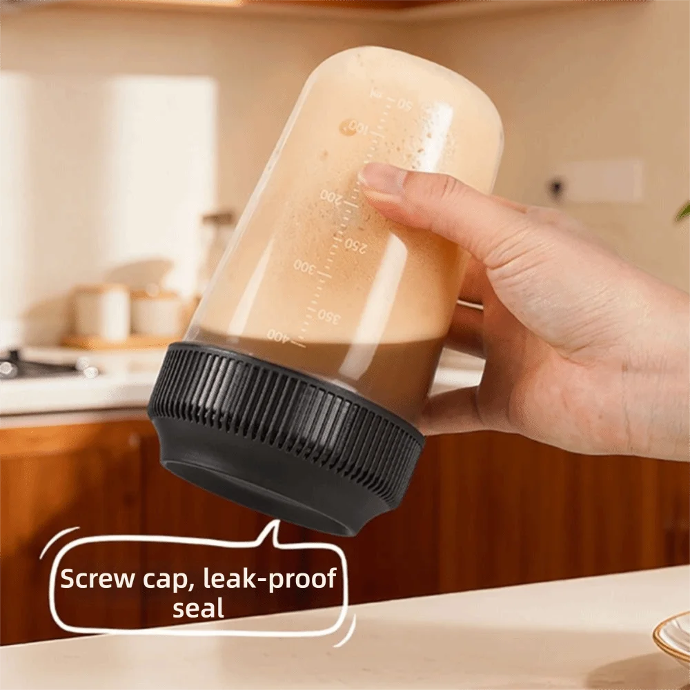 Microwave Safe Plastic Shaker Bottle with Scale 560ML Tumbler Leakproof Coffee Mixing Bottle Smoothies