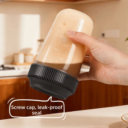 Microwave Safe Plastic Shaker Bottle with Scale 560ML Tumbler Leakproof Coffee Mixing Bottle Smoothies
