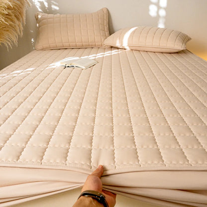 Waterproof High Quality Mattress Cover- Antimicrobial Hypoallergenic Mattress Protector, Noiseless Fitted Sheet,Solid Color