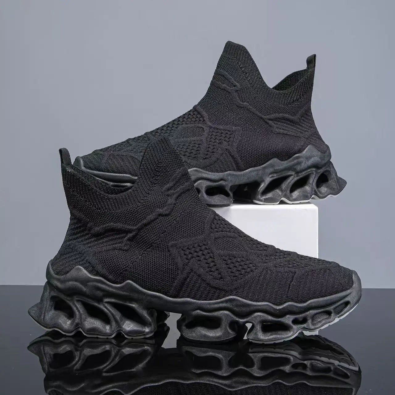 Men's breathable fly woven mesh blade sole for summer, trendy and fashionable men's shoes for one step