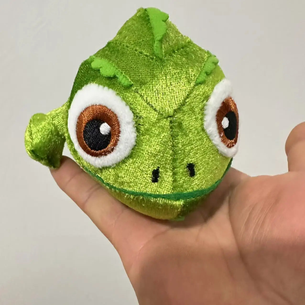 Cute Chameleon Plush Dolls Sit on Shoulders Plush Toys Stuffed Creative Lizard Doll Clothing Accessories for Kid Birthday Gift