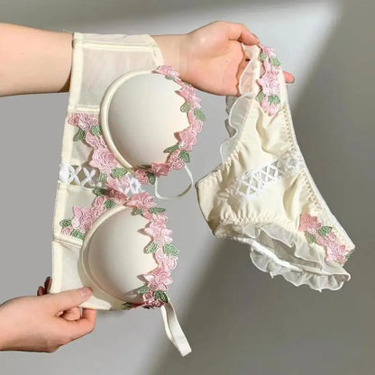 Women's Sweet Vintage Floral Embroidered Wireless Bra Set, Push Up Lace Bralette for Small Bust Daily Wear