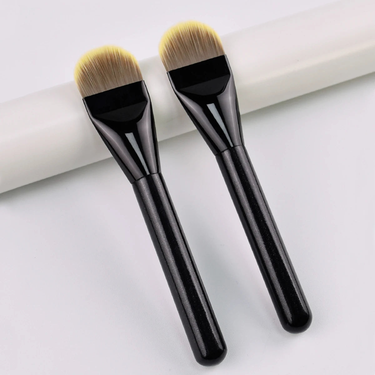 Makeup Brushes Foundation Professional Brush Tongue Shaped Liquid Foundation Concealer Brush Women Face Base Makeup Beauty Tools