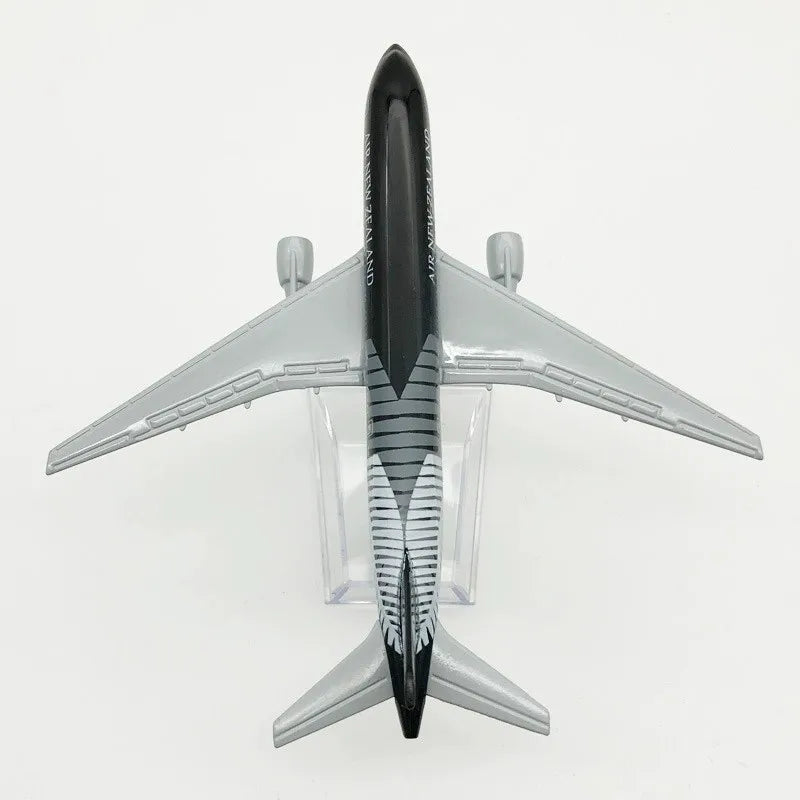 16cm B777 Kids Airplane Air New Zealand 1:400 Scale 777 Aircraft Model with Base Alloy Plane Toy For Collectible Airplane