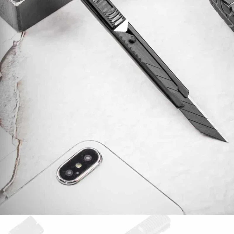Deli Retractable Office Use Utility Knife High Carton Steel 9mm 30 Degree Blade Box Cutter Self-Locking Design Cutting Knives