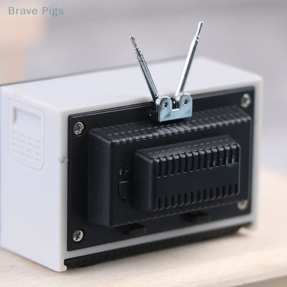 Mini Retro TV Miniature Ornaments DollHouse Toy Ornaments 5.7 * 2.4 * 3.4cm