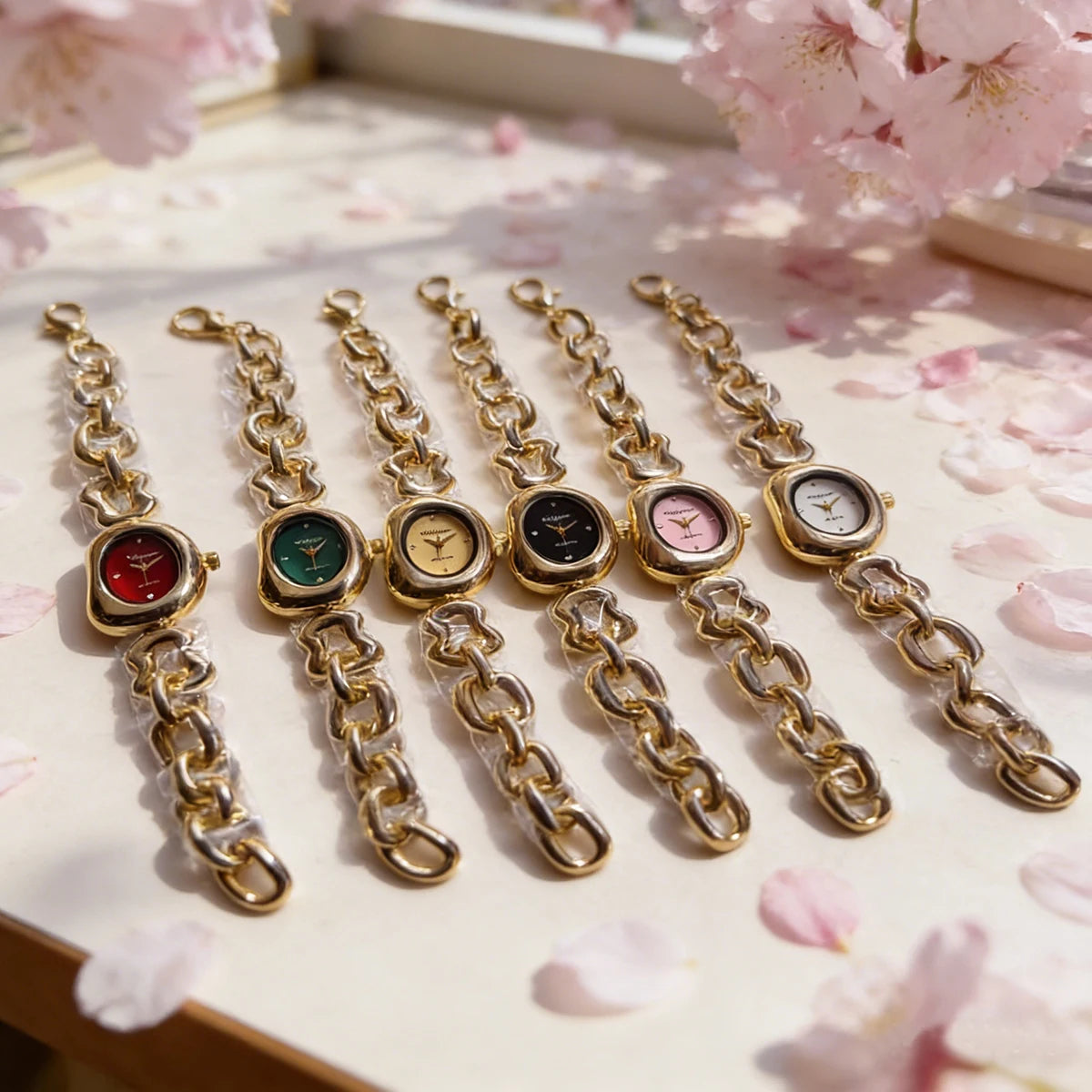 Casual and Fashionable Women's Student Watch, Half-Moon-Shaped Quartz Watch, Simple Chain Bracelet-Style Wristwatch, Versatile for Everyday Use