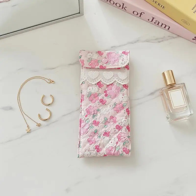 Stylish Quilted Glasses Holder Cute Kawaii Pouch Soft and Fun for Sunglasses and Eyeglasses