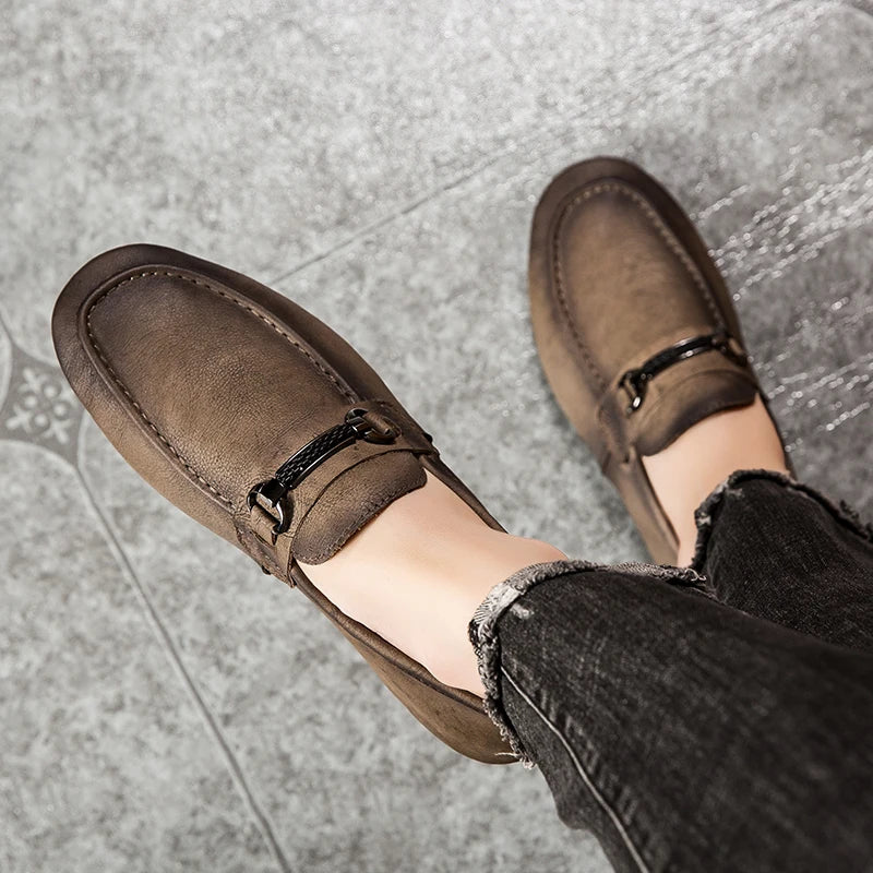 Breathable men's casual shoes in spring and summer leisure trend retro horse-bit buckle bean shoes fashion set foot pedal.