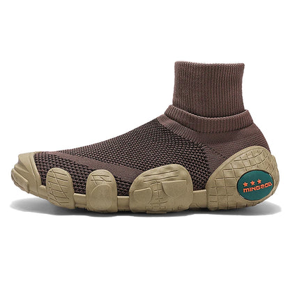 Men's Breathable Knit Running Shoes, a pair of men's outdoor casual sneakers for spring and summer, sizes 39–46