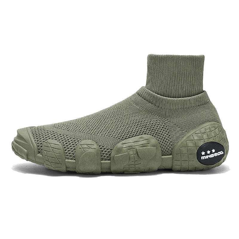 Men's Breathable Knit Running Shoes, a pair of men's outdoor casual sneakers for spring and summer, sizes 39–46