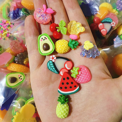 100pcs 3D Mini Resin Simulation Banana Charms DIY Children's Miniature Fruit Models for Craft Making Kitchen Toys For Dollhouse
