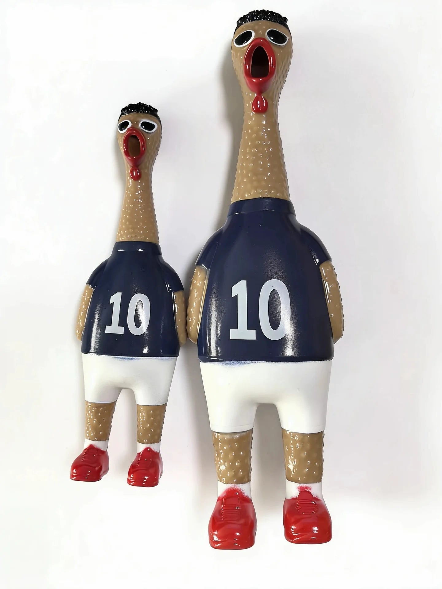 Football star jerseys screaming chicken toys, funny squeezers, decompression toys for World Cup parties.