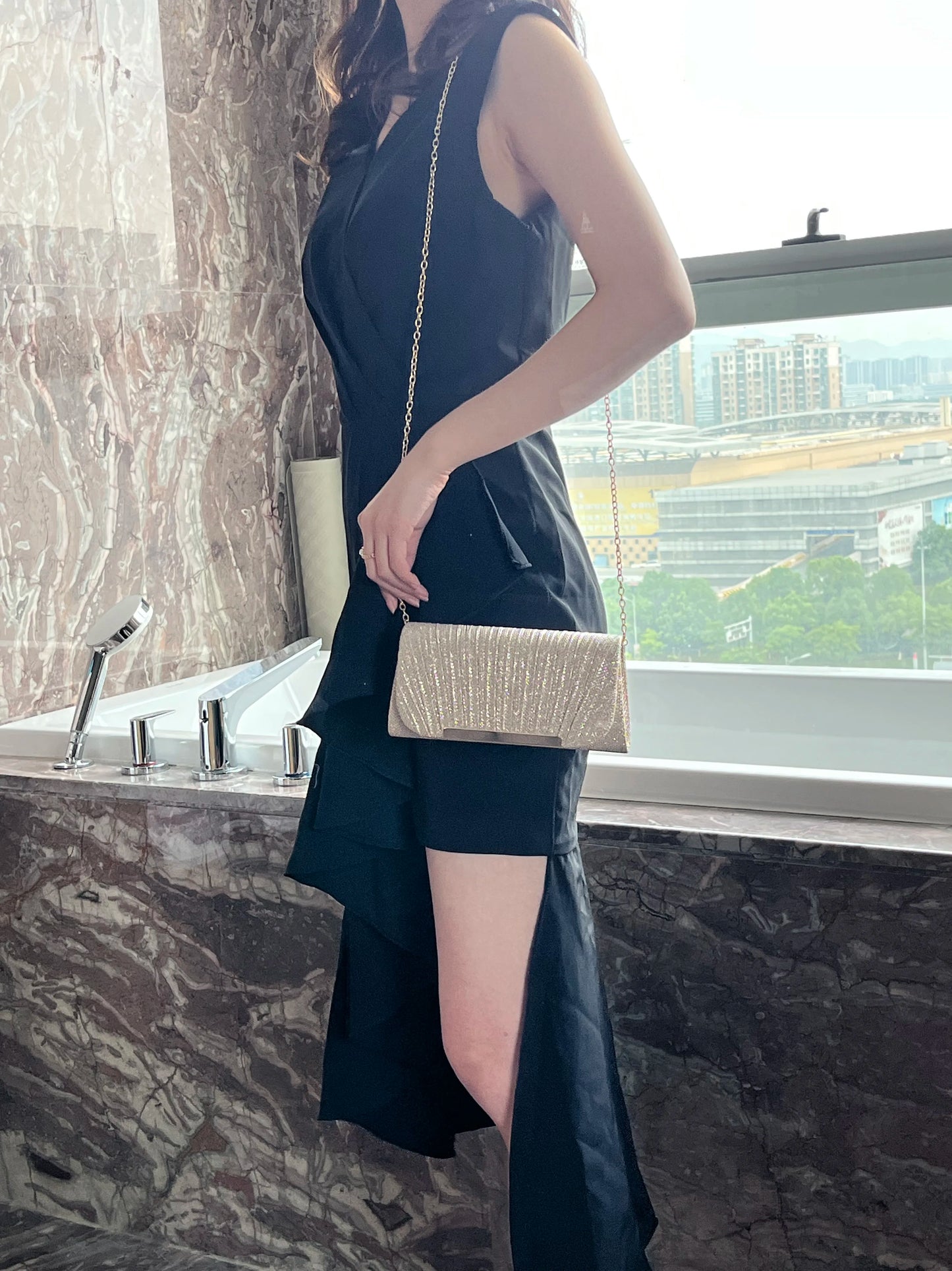 Decorative sequin pleated dinner bag Pop metal chain shoulder bag Wedding party storage bag Premium banquet evening dress bag