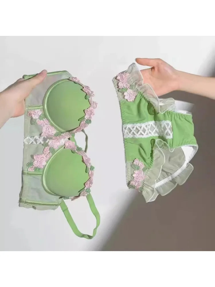 Women's Sweet Vintage Floral Embroidered Wireless Bra Set, Push Up Lace Bralette for Small Bust Daily Wear